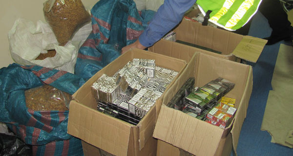 Prawie 3 tys. paczek nielegalnych papierosów na grodziskiej posesji - Grodzisk News