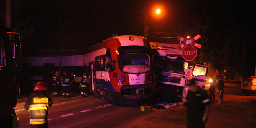 Ciężarówka zderzyła się z wukadką - Grodzisk News