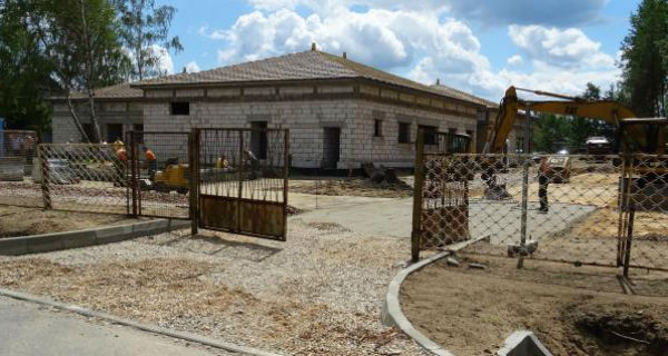 Budowa przedszkola powoli zbliża się do półmetka - Grodzisk News