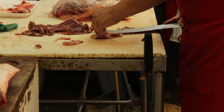 Nielegalna ubojnia w Żabiej Woli. Blisko 1,5 tony niezbadanego mięsa - Grodzisk News