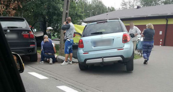 Kierowca suzuki wjechał do rowu. Zasłabł za kierownicą [FOTO] - Grodzisk News