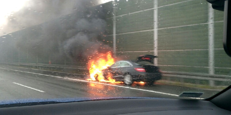 Pożar samochodu na A2 [VIDEO] - Grodzisk News