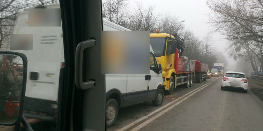 Czołowe zderzenie busa z ciężarówką. Utrudnienia na Królewskiej [FOTO] - Grodzisk News