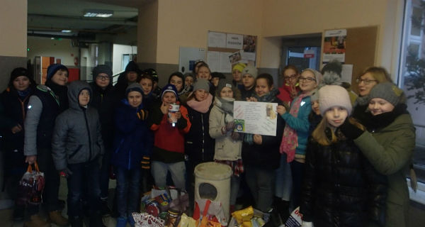 Uczniowie szkoły w Adamowiźnie z darami dla zwierzaków w schronisku - Grodzisk News