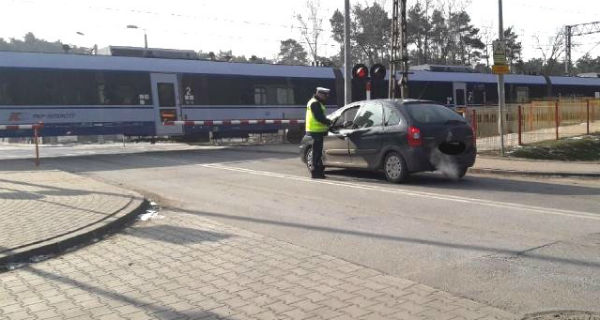 Grodziska policja: 13 wykroczeń na przejazdach kolejowych jednego dnia - Grodzisk News