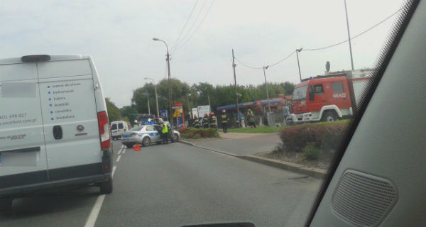 Kolizja na drodze 719, ford uderzył w słup - Grodzisk News