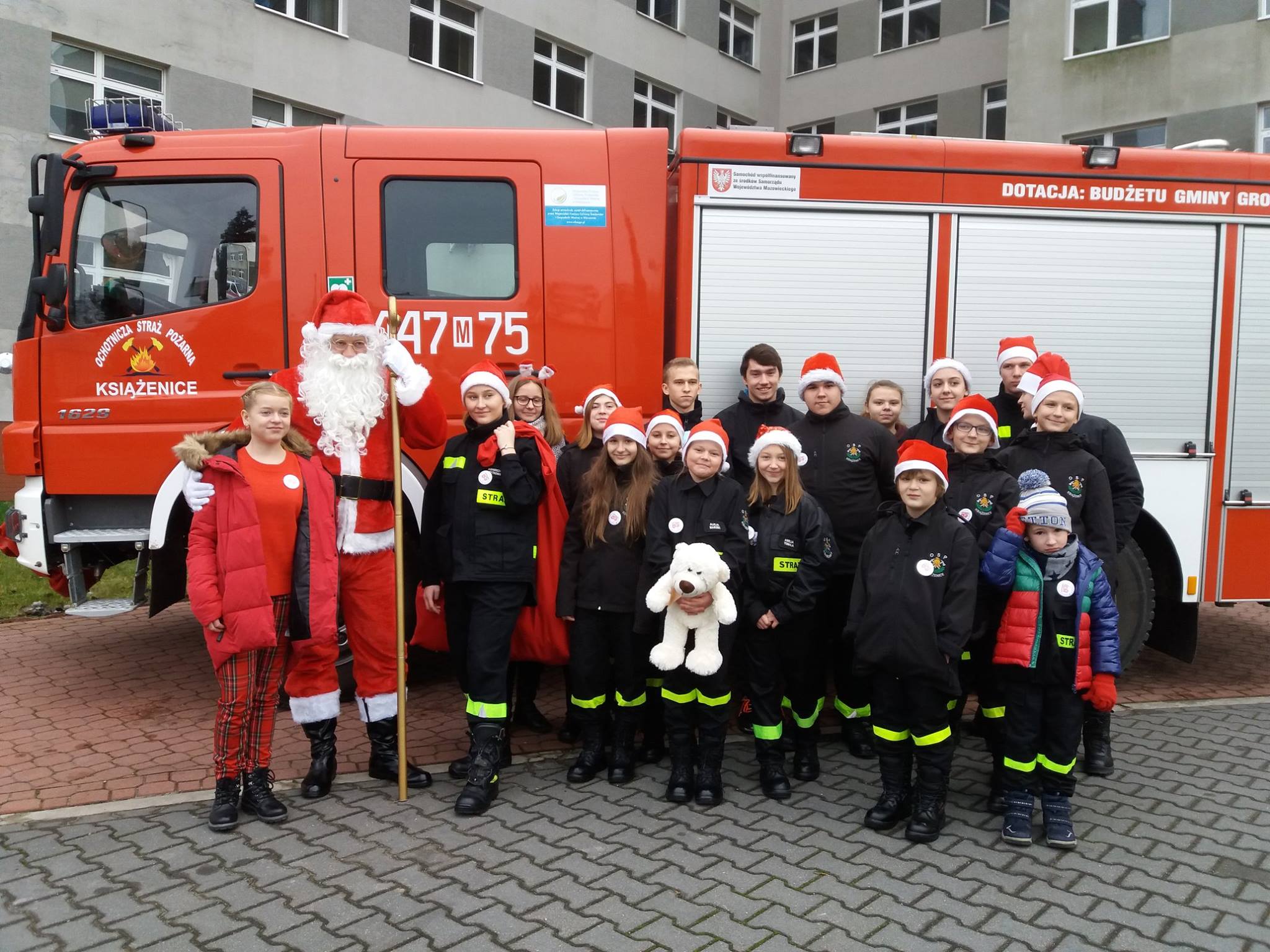 Strażacy świętego Mikołaja z wizytą w Grodziskim szpitalu - Grodzisk News