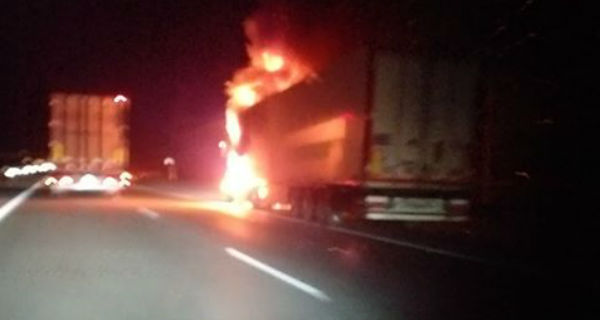 Pożar ciężarówki na autostradzie - Grodzisk News