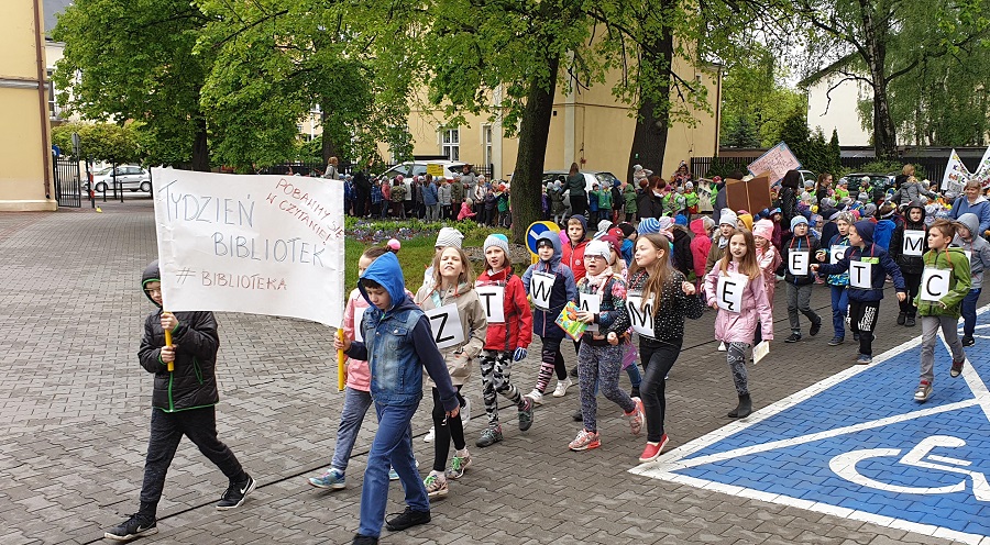 Dziecięcy marsz z zaskoczenia [FOTO] - Grodzisk News