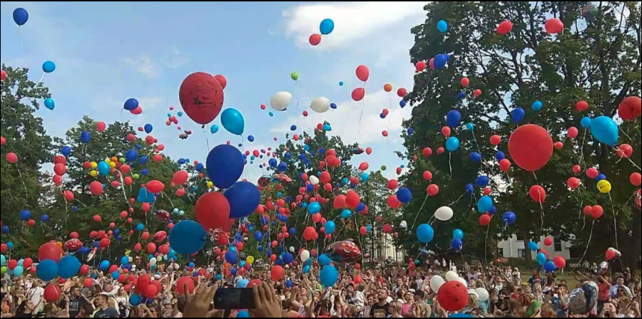 Mnóstwo balonów pofrunęło w niebo ku pamięci Dawidka - Grodzisk News