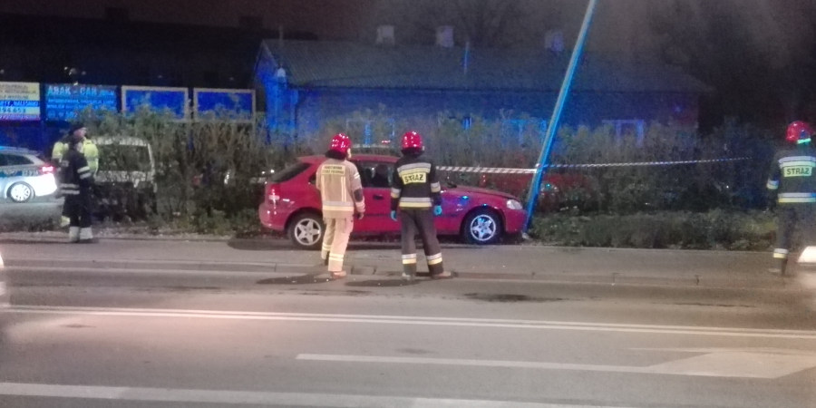 Honda uderzyła w słup na Żyrardowskiej - Grodzisk News