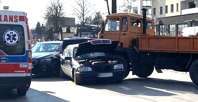 Zderzenie trzech pojazdów na Żyrardowskiej - Grodzisk News