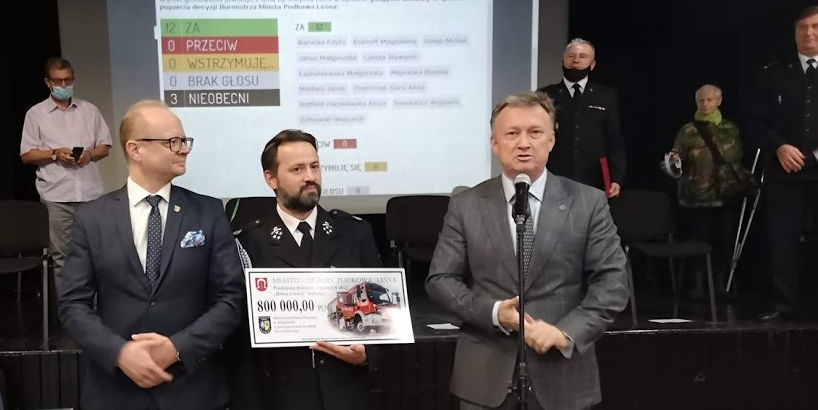 Czek na wóz strażacki oficjalnie przekazany - Grodzisk News