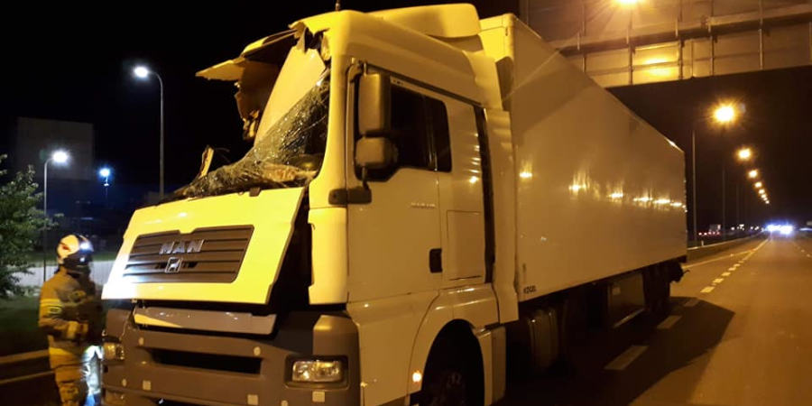 Zderzenie dwóch ciężarówek w Siestrzeni - Grodzisk News