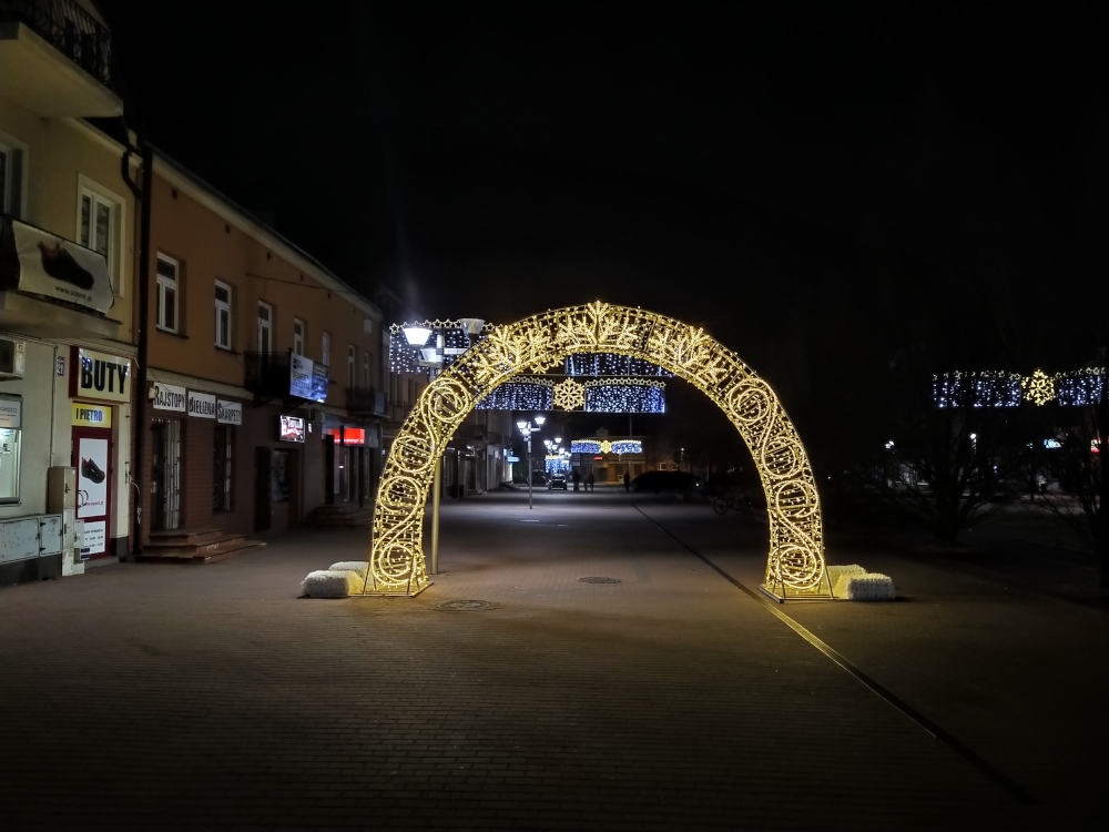 Świąteczne iluminacje znów zdobią miasto - foto: GrodziskNews