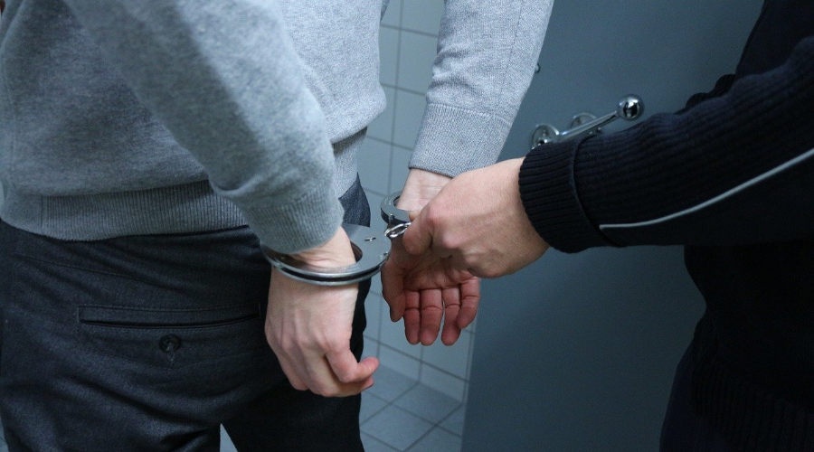 42-latek zatrzymany za włamanie, kradzież i narkotyki - Grodzisk News