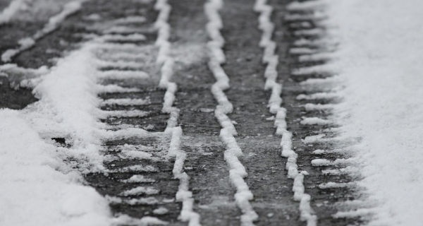Dziś również trudne warunki na drogach. Śnieg i oblodzenia - Grodzisk News