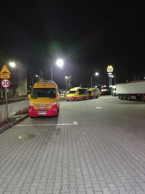 Grodzisk: Autobusy przy stacji benzynowej parkują legalnie - Grodzisk News