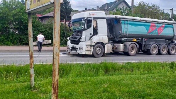 Zderzenie dwóch ciężarówek w Grodzisku [FOTO] - foto: Czytelnik