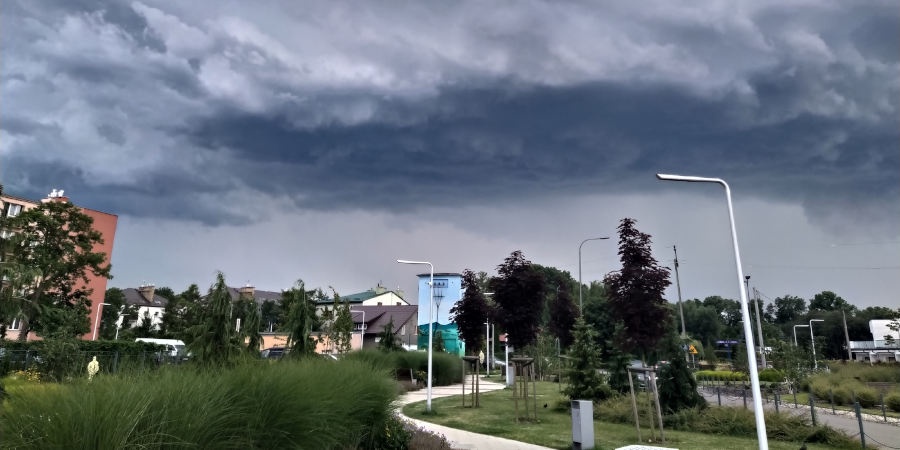IMGW ostrzega przed burzami i porywistym wiatrem - Grodzisk News
