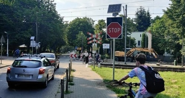 Aktywne znaki STOP na przejeździe WKD w Podkowie - Grodzisk News