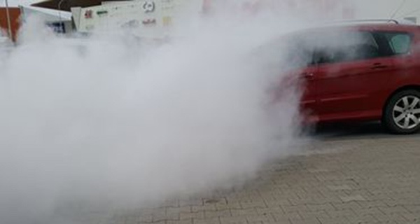 Pożar samochodu na parkingu w Jankach [FOTO] - Grodzisk News