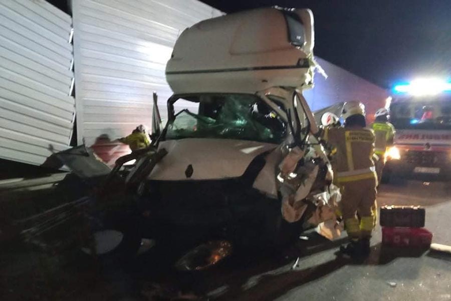 Wieczorny wypadek na trasie S8, jeden z kierowców w szpitalu [FOTO] - foto: Facebook/OSP Żelechów
