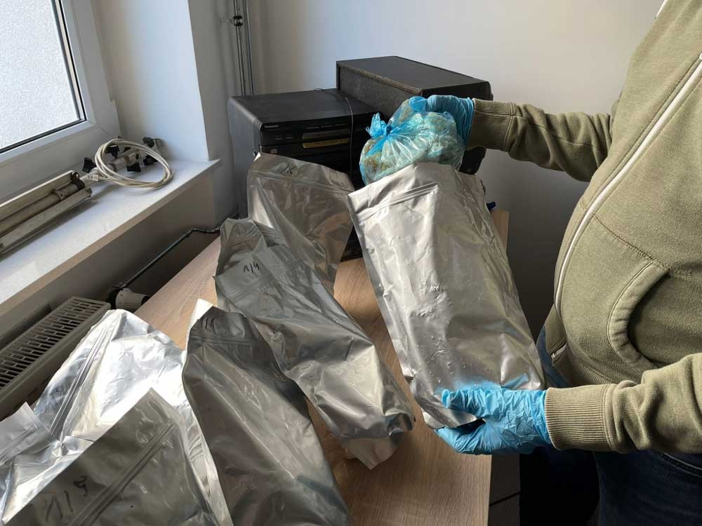 Mieli w aucie 14 kg substancji psychotropowej - foto: Komenda Powiatowa Policji w Pruszkowie