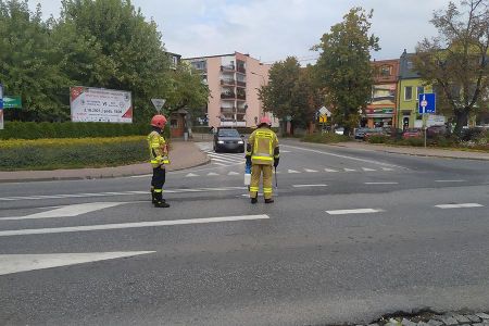 Utrudnienia w centrum Grodziska. Plama oleju na drodze [FOTO] - Grodzisk News