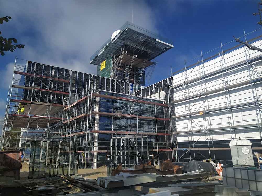 Zaglądamy na budowę centrum aktywizacji w Grodzisku [FOTO] - foto: GrodziskNews