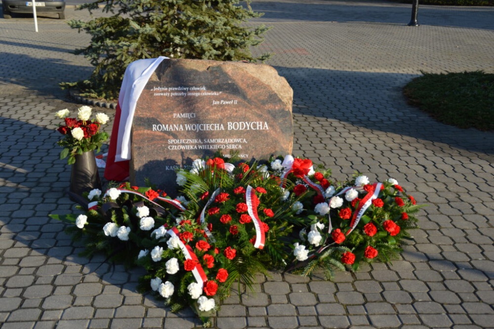 Nowo otwarty skwer nosi imię zmarłego radnego [FOTO] - foto: gmina-baranow.pl