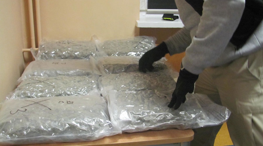 Przewoził 115 kg marihuany na A2. Zobacz zdjęcia i film z zatrzymania - foto: KPP Grodzisk Maz.