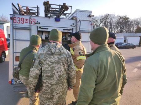 Strażacy z Bożej Woli przekazali wóz strażacki jednostce z Ukrainy. Zobaczcie zdjęcia - Grodzisk News