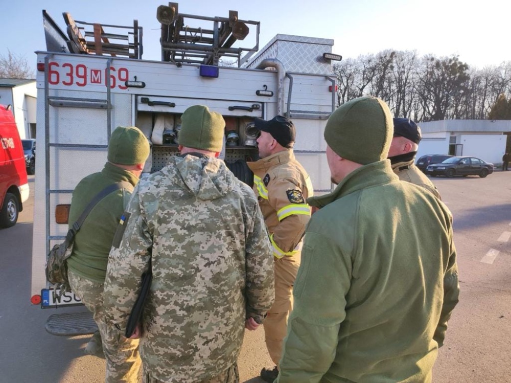 Strażacy z Bożej Woli przekazali wóz strażacki jednostce z Ukrainy. Zobaczcie zdjęcia - foto: Facebook/Wsparcie Ochotniczego Pożarnictwa na Ziemi Lwowskiej