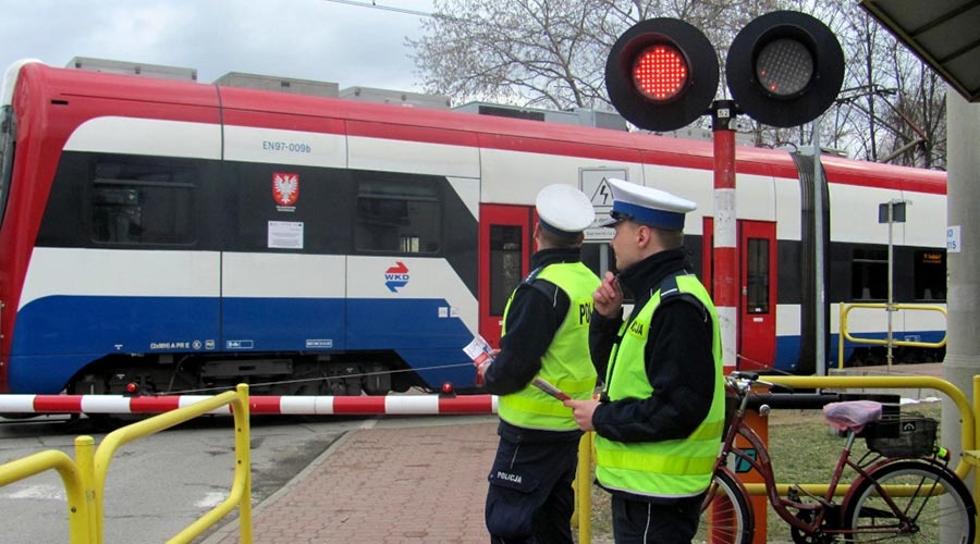 Grodziscy policjanci prowadzili kontrole na przejazdach kolejowych [FOTO] - Grodzisk News