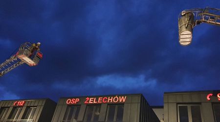 Pierwsza drabina mechaniczna w historii OSP Żelechów. Przywitanie wozu z fajerwerkami [FOTO] - Grodzisk News