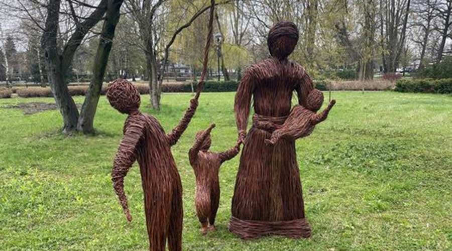 Rzeźba Marii Konopnickiej (i nie tylko) w grodziskim Parku Skarbków - Grodzisk News