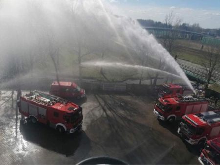 Strażacy zapewnili mieszkańcom obfity lany poniedziałek [FOTO] - Grodzisk News