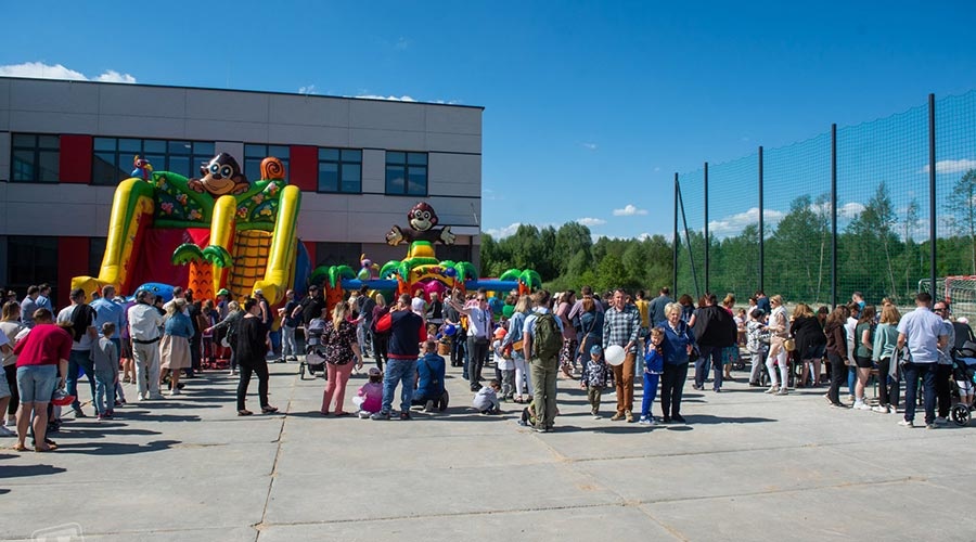 Otwarcie szkoły w Szczęsnem w piknikowej atmosferze [FOTO] - foto: Marcin Masalski/Facebook UG Grodzisk Maz. 