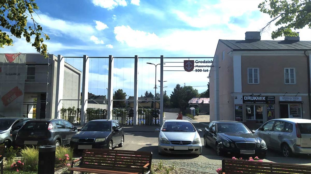 Parking przy grodziskim placu Zygmunta już działa [FOTO] - foto: GrodziskNews