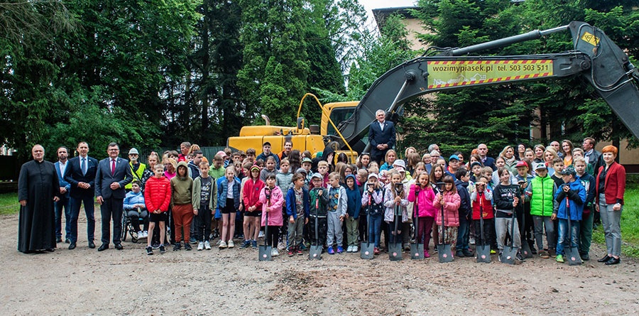 Rozbudowa Szkoły Podstawowej w Skułach oficjalnie rozpoczęta - foto: Facebook/Gmina Żabia Wola