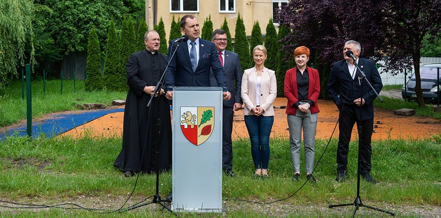 Rozbudowa Szkoły Podstawowej w Skułach oficjalnie rozpoczęta - foto: Facebook/Gmina Żabia Wola