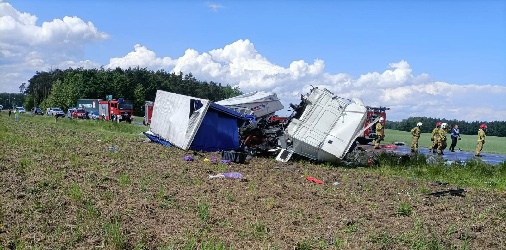 Tragiczny wypadek pod Mszczonowem. Czołowe zderzenie ciężarówek - Grodzisk News
