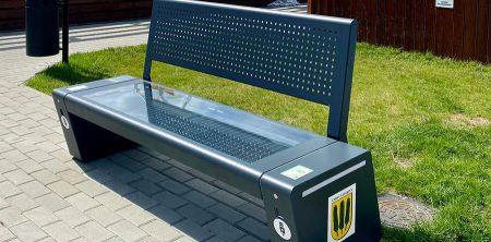 Nowe ławki solarne w gminie - Grodzisk News