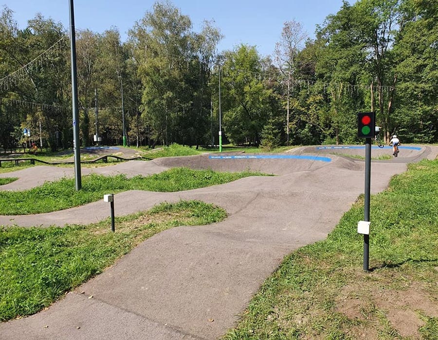 Nowinki dla rowerzystów na podkowiańskich pumptrackach [FOTO] - foto: Facebook/Urząd Miasta Podkowa Leśna