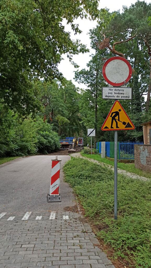 Ruszyła modernizacja ul. Miejskiej. Droga zamknięta - foto: podkowalesna.pl