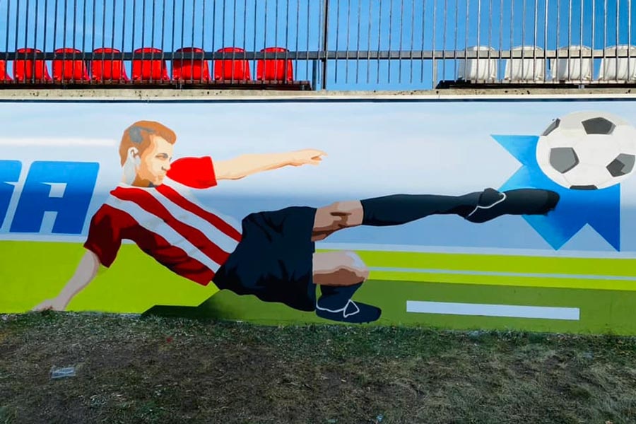 Najdłuższy grodziski mural na ścianach stadionu Pogoni. Tak wygląda - foto: Facebook/Urząd Gminy Grodzisk Maz.