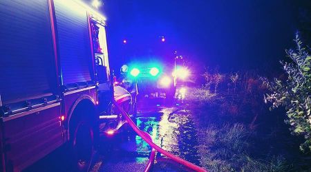Wieczorny pożar zieleni w Jastrzębniku. Cztery zastępy straży w akcji [FOTO] - Grodzisk News