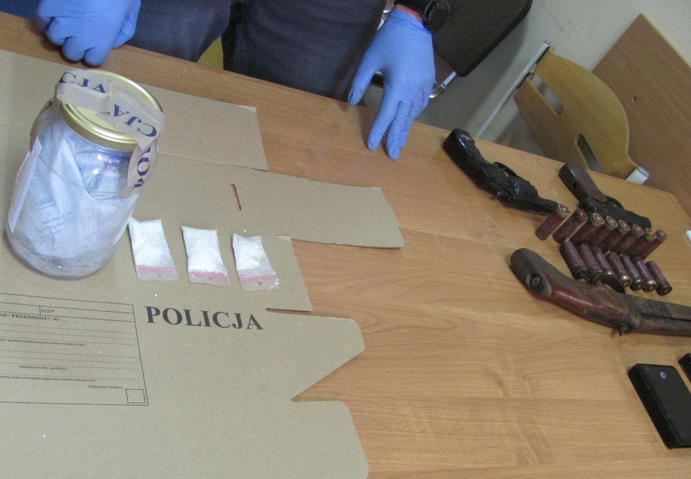 Zatrzymany za handel narkotykami i posiadanie broni bez zezwolenia - foto: Komenda Powiatowa Policji w Grodzisku Mazowieckim