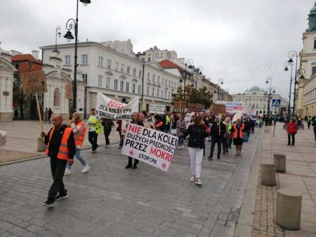 Mieszkańcy regionu manifestowali sprzeciw wobec CPK. Tak wyglądał protest w stolicy [FOTO] - Grodzisk News